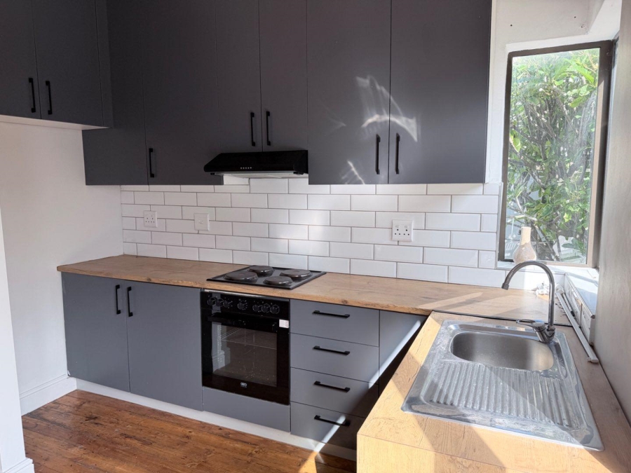 To Let 3 Bedroom Property for Rent in Vredehoek Western Cape